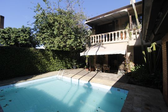 Piscina de casa à venda com 5 quartos, 550m² em Boa Vista, Porto Alegre
