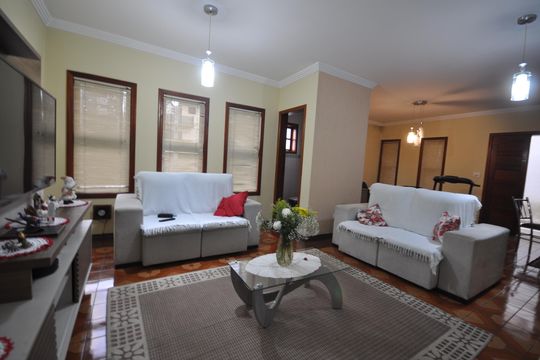 Casa para alugar com 4 quartos, 350m² em Jardim Guapira, São Paulo