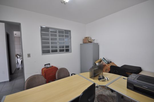 Depósito 1 de casa para alugar com 4 quartos, 350m² em Jardim Guapira, São Paulo