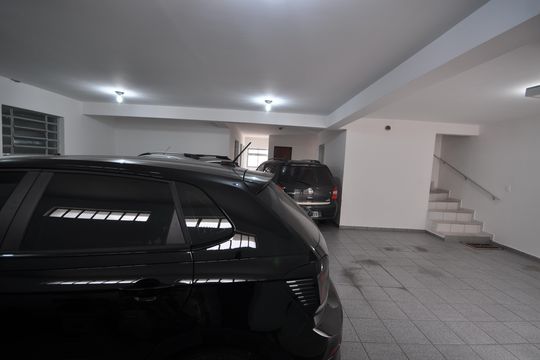 Garagem de casa para alugar com 4 quartos, 350m² em Jardim Guapira, São Paulo