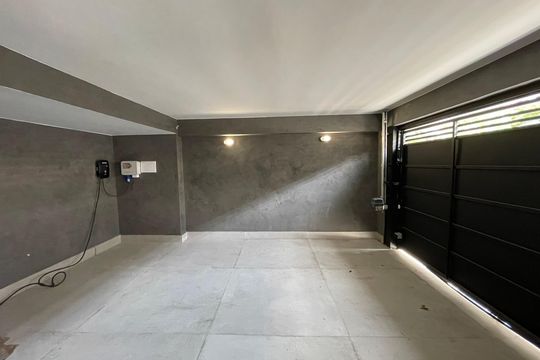 Garagem de casa à venda com 3 quartos, 140m² em Jardim Bonfiglioli, São Paulo