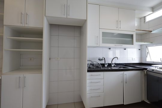 Cozinha de apartamento para alugar com 3 quartos, 114m² em Vila Andrade, São Paulo