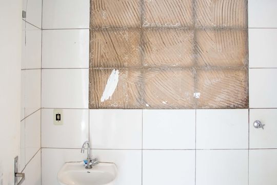 Banheiro de apartamento à venda com 2 quartos, 54m² em Jardim Casa Grande, Diadema