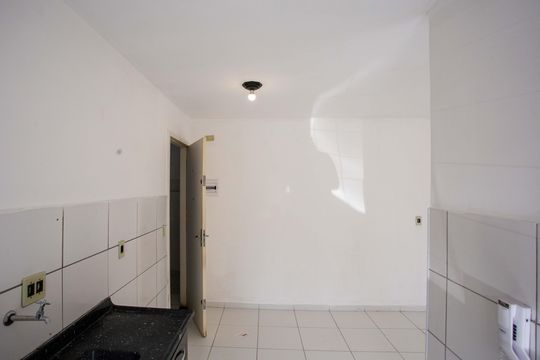 Cozinha de apartamento à venda com 2 quartos, 54m² em Jardim Casa Grande, Diadema