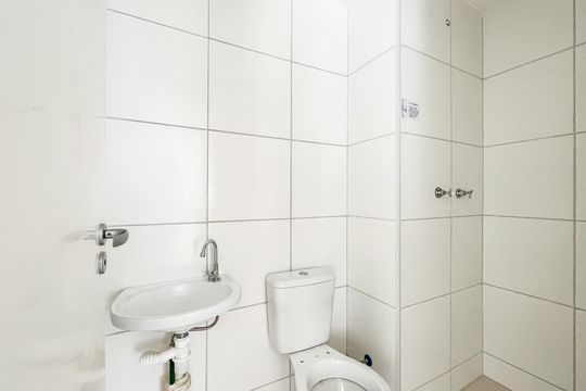 Banheiro de apartamento à venda com 2 quartos, 56m² em Santo Cristo, Rio de Janeiro