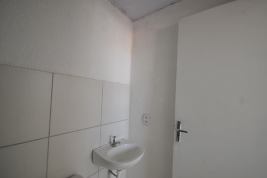 Banheiro de apartamento para alugar com 2 quartos, 44m² em Campo Grande, Rio de Janeiro