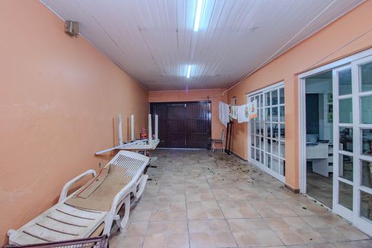 Garagem de casa à venda com 3 quartos, 380m² em Vila Ipiranga, Porto Alegre