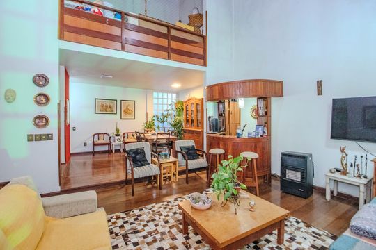 Sala de casa à venda com 3 quartos, 380m² em Vila Ipiranga, Porto Alegre