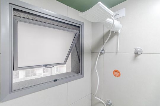 Banheiro de kitnet/studio à venda com 1 quarto, 22m² em Vila Madalena, São Paulo