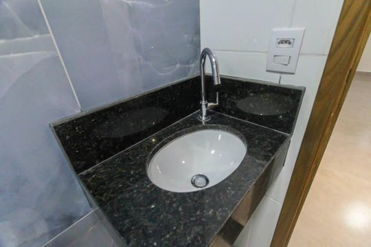 Banheiro de apartamento à venda com 2 quartos, 38m² em São Lucas, São Paulo