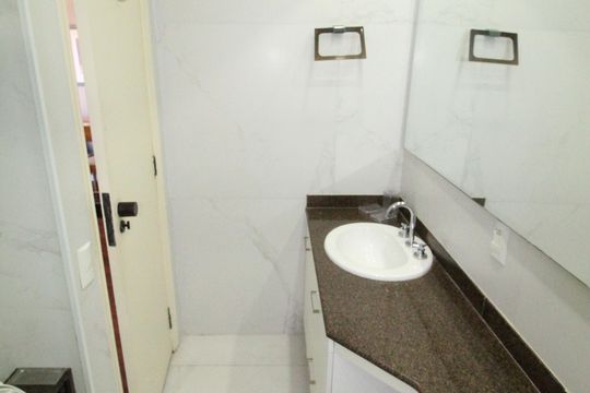 Banheiro de kitnet/studio para alugar com 1 quarto, 35m² em Jardim Sao Dimas, São José dos Campos