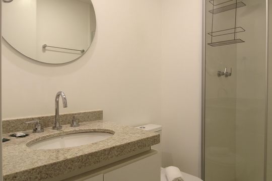 Banheiro de kitnet/studio à venda com 1 quarto, 30m² em Indianópolis, São Paulo