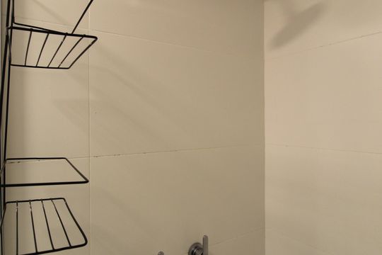 Banheiro de kitnet/studio à venda com 1 quarto, 30m² em Indianópolis, São Paulo