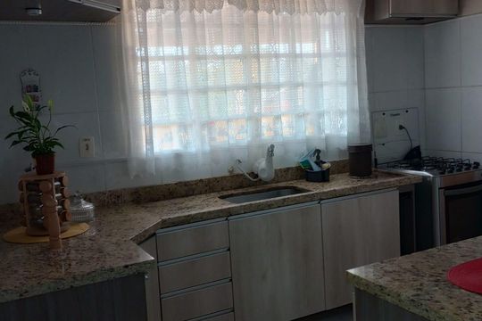 Cozinha de casa à venda com 3 quartos, 110m² em Olaria, Canoas