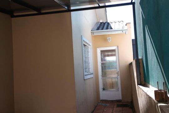 Quintal de casa à venda com 3 quartos, 110m² em Olaria, Canoas