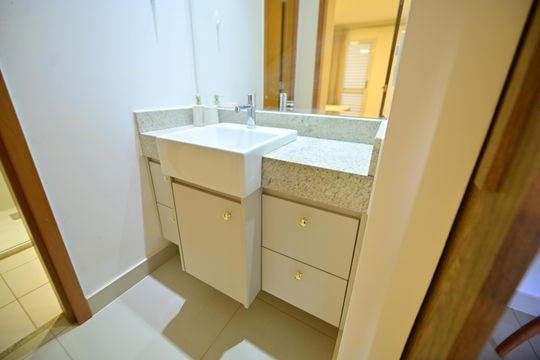 Banheiro de apartamento para alugar com 1 quarto, 42m² em Setor Bueno, Goiânia