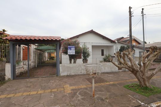 Fachada de casa para alugar com 1 quarto, 63m² em Igara, Canoas