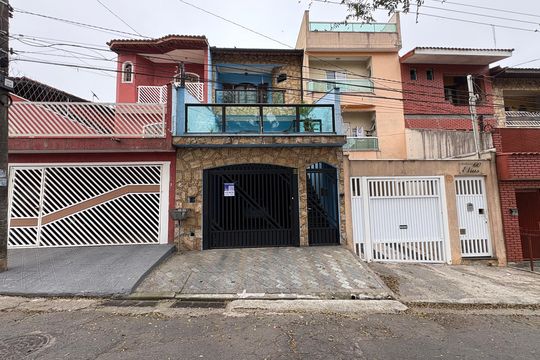 Fachada de casa à venda com 3 quartos, 260m² em Vila Guaraciaba, Santo André