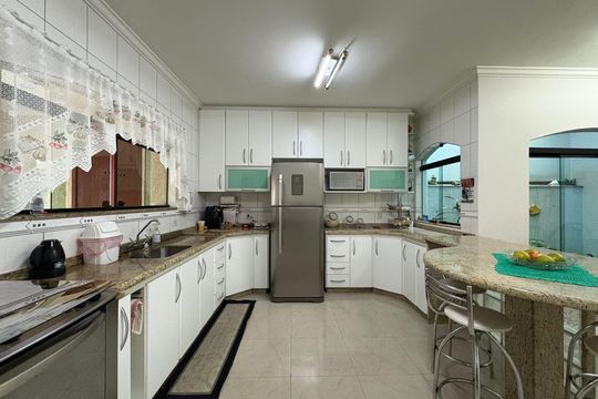 Cozinha de casa à venda com 3 quartos, 260m² em Vila Guaraciaba, Santo André
