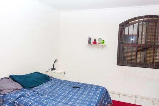 Suíte de casa à venda com 4 quartos, 175m² em Vila Sao Paulo, São Paulo