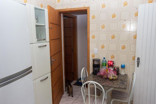 Cozinha de casa à venda com 4 quartos, 175m² em Vila Sao Paulo, São Paulo
