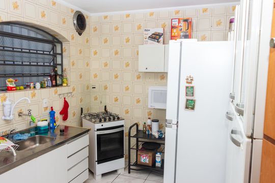 Cozinha de casa à venda com 4 quartos, 175m² em Vila Sao Paulo, São Paulo