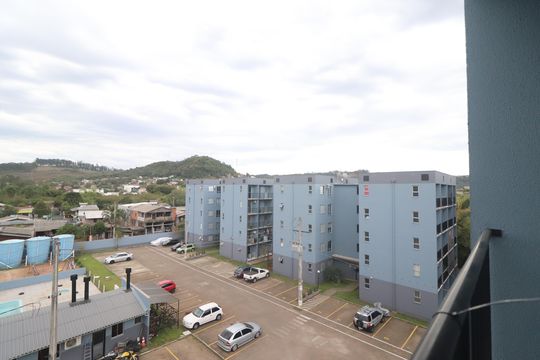 Cozinha sacada de apartamento para alugar com 2 quartos, 66m² em Roselândia, Novo Hamburgo