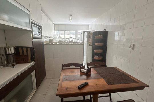 Cozinha de casa de condomínio à venda com 5 quartos, 250m² em Barra da Tijuca, Rio de Janeiro