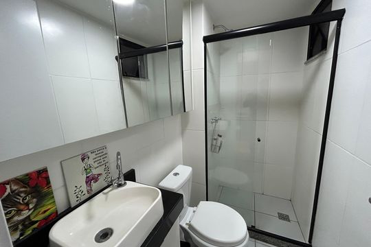 Banheiro de apartamento à venda com 1 quarto, 33m² em Encantado, Rio de Janeiro