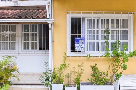 Fachada com placa de casa à venda com 3 quartos, 110m² em Méier, Rio de Janeiro