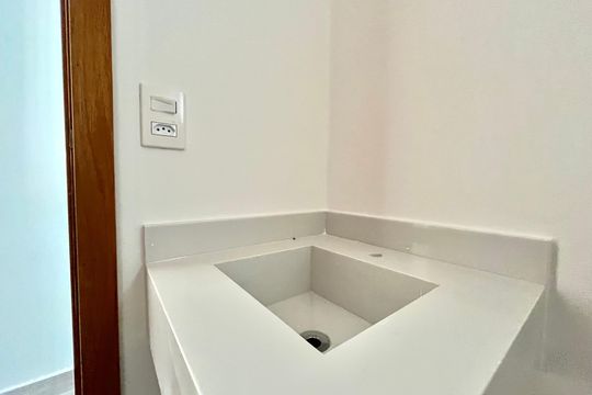 Banheiro de casa à venda com 2 quartos, 53m² em Vila Paulista, São Paulo