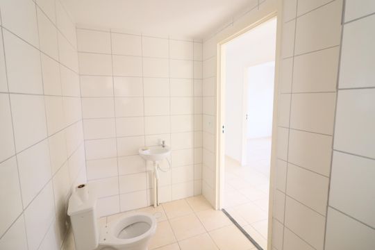 Banheiro de apartamento à venda com 2 quartos, 47m² em Quitaúna, Osasco
