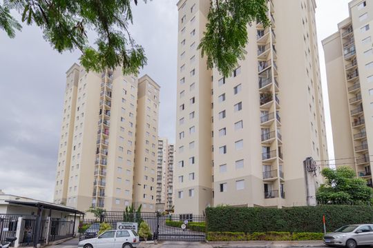 Fachada de apartamento para alugar com 2 quartos, 52m² em São Pedro, Osasco
