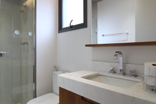 Banheiro da Suíte de apartamento à venda com 1 quarto, 44m² em Itaim Bibi, São Paulo