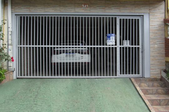 Fachada de casa à venda com 3 quartos, 220m² em São Pedro, Osasco