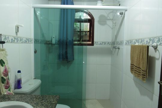 Banheiro Social 1 de casa à venda com 3 quartos, 220m² em São Pedro, Osasco