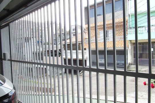 Garagem de casa à venda com 3 quartos, 220m² em São Pedro, Osasco