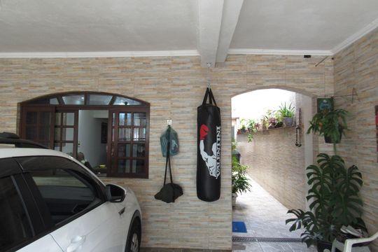Garagem de casa à venda com 3 quartos, 220m² em São Pedro, Osasco