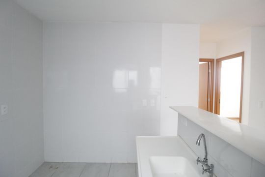 Cozinha de apartamento à venda com 2 quartos, 50m² em Chácara das Pedras, Porto Alegre