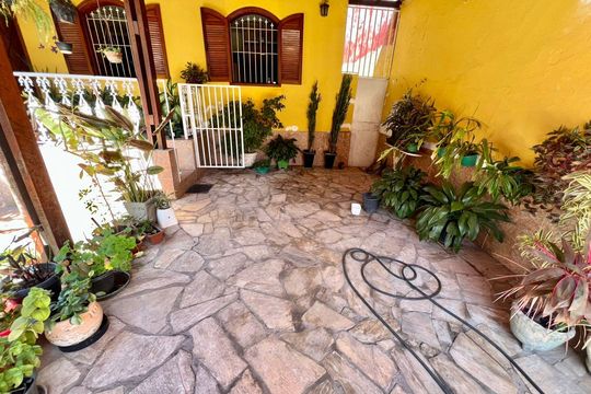Área Externa  de casa para alugar com 4 quartos, 180m² em Maria Helena, Belo Horizonte