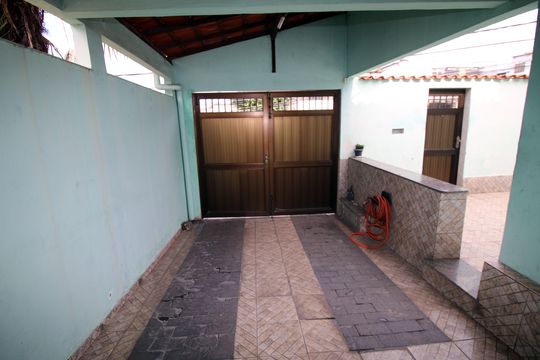 Garagem de casa à venda com 3 quartos, 100m² em Parada de Lucas, Rio de Janeiro