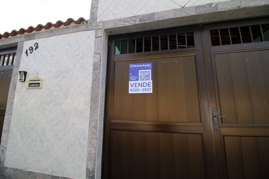 Fachada  de casa à venda com 3 quartos, 100m² em Parada de Lucas, Rio de Janeiro