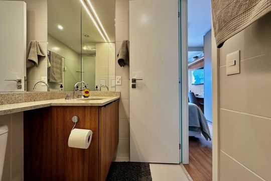 Banheiro de kitnet/studio para alugar com 0 quarto, 25m² em Campo Belo, São Paulo