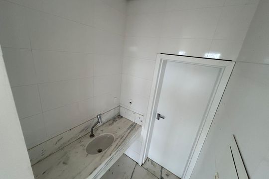Banheiro 4 de casa de condomínio à venda com 4 quartos, 700m² em Jardim Serrano, Nova Lima
