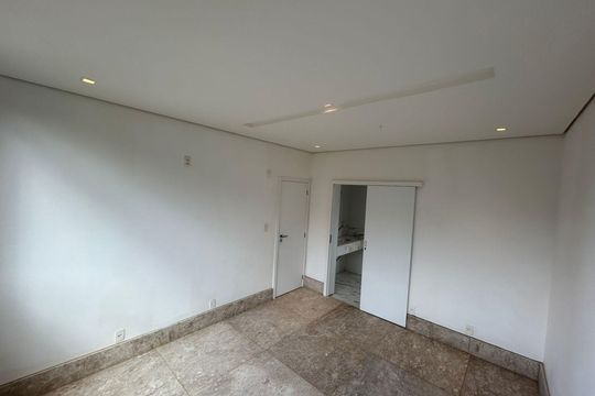 Quarto 3 de casa de condomínio à venda com 4 quartos, 700m² em Jardim Serrano, Nova Lima