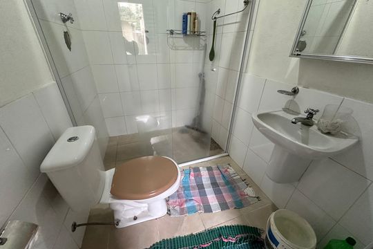 Banheiro 2 de casa à venda com 2 quartos, 278m² em Vila Porto, Barueri