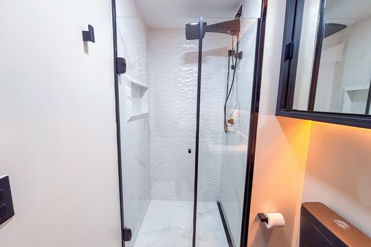 Banheiro de apartamento à venda com 1 quarto, 30m² em Sumaré, São Paulo