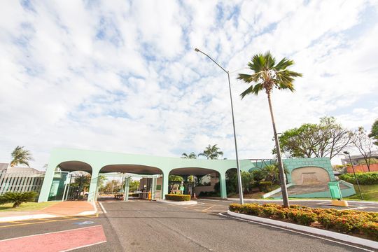 Fachada do Condominio de casa de condomínio para alugar com 4 quartos, 316m² em Jardim das Palmeiras, Uberlândia