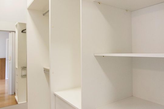 Closet da Suite 2 de casa de condomínio para alugar com 4 quartos, 316m² em Jardim das Palmeiras, Uberlândia