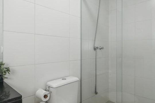 Banheiro Social de apartamento à venda com 2 quartos, 51m² em Passo das Pedras, Porto Alegre